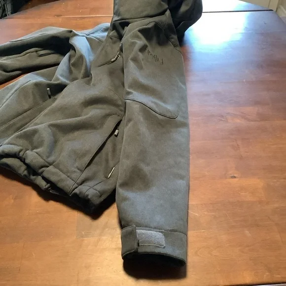 Firefly Rihanna snowboard jacket. Size M - Picture 13 of 13